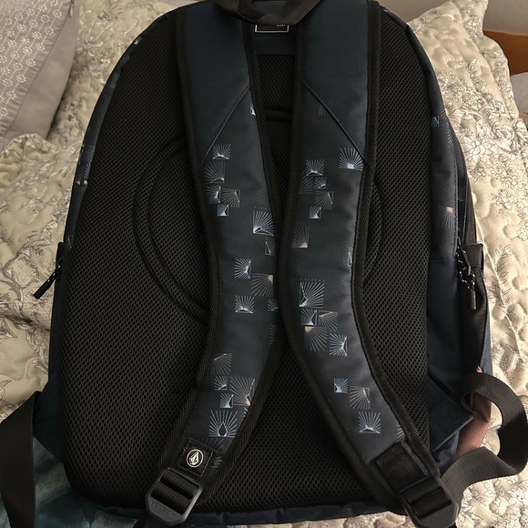 VOLCOM BACKPACK - Picture 2 of 6